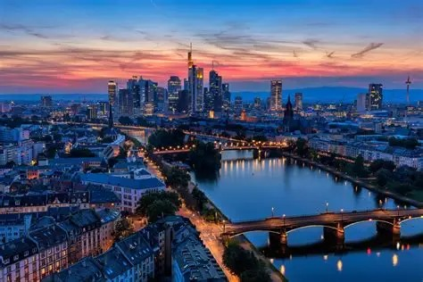 Tour khám phá Đông và Tây Âu 2025: Đức, Áo, Ý, Thụy Sĩ, Pháp