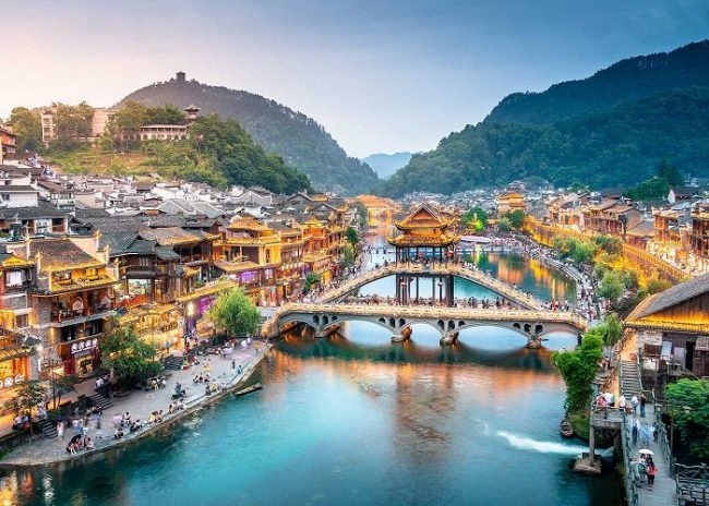 Tour khám phá Trung Quốc giá tốt 2025: Nghi Xương - Đập Tam Hiệp - Trương Gia Giới - Phượng Hoàng Cổ Trấn 6N5D