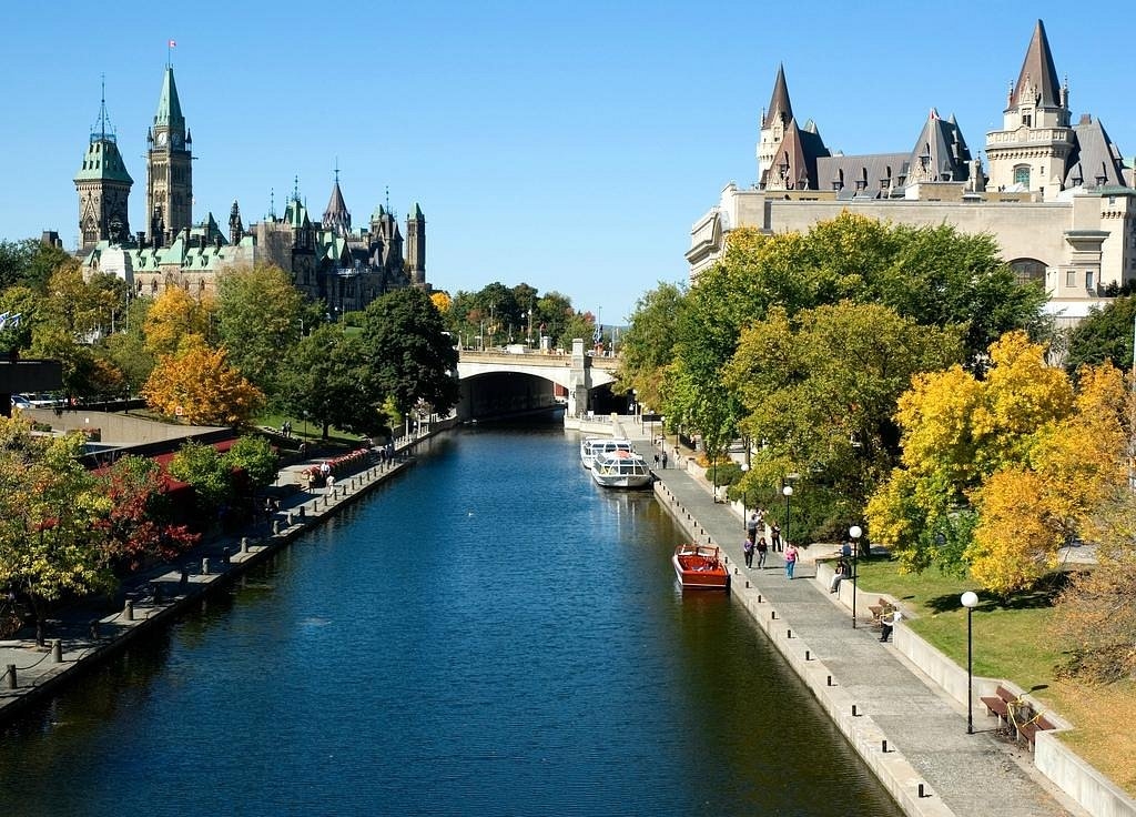 Tour Halloween Đặc Sắc 2025 – Liên Tuyến Đông Tây Canada Tuyệt Đẹp 11N10Đ